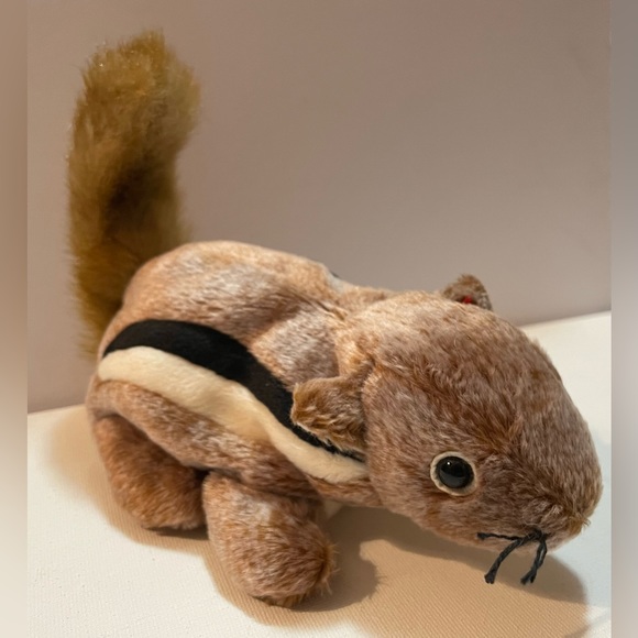 Ty Beanie Babies Chipper The Chipmunk 1999
Birthday April 21 1999 - Picture 2 of 10